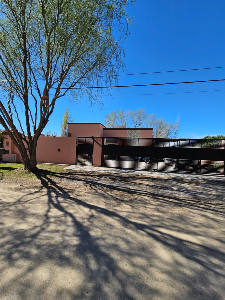 INDEXA VENDE Casa en barrio Lago Mascardi