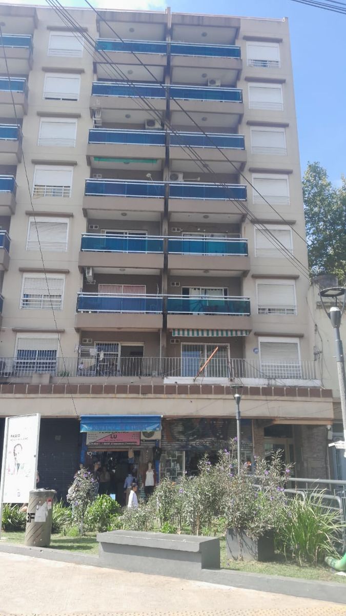 DEPTO 2 AMBIENTES AL FRENTE - CENTRO DE CASEROS - APTO CREDITO