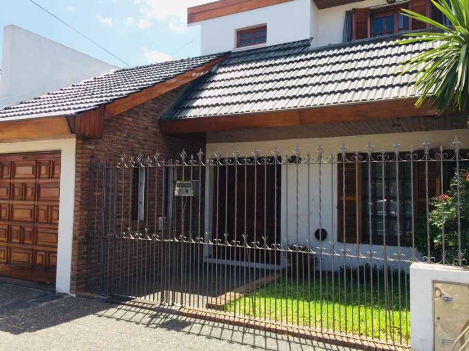 CHALET DE 4 AMBIENTES EN ZONA RESIDENCIAL EN VENTA - RAMOS MEJIA SUR