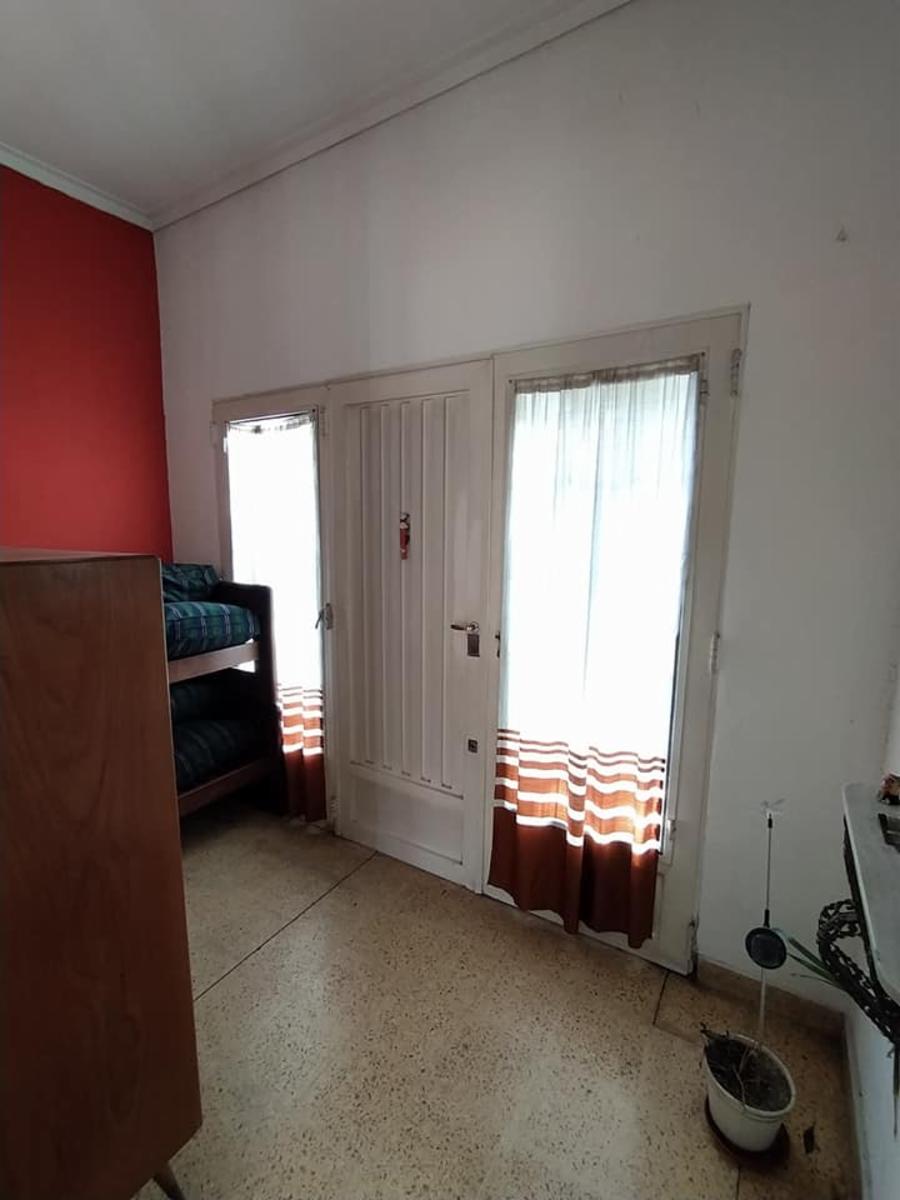 VENTA DE CASA 5 AMBIENTES EN VILLA LUZURIAGA