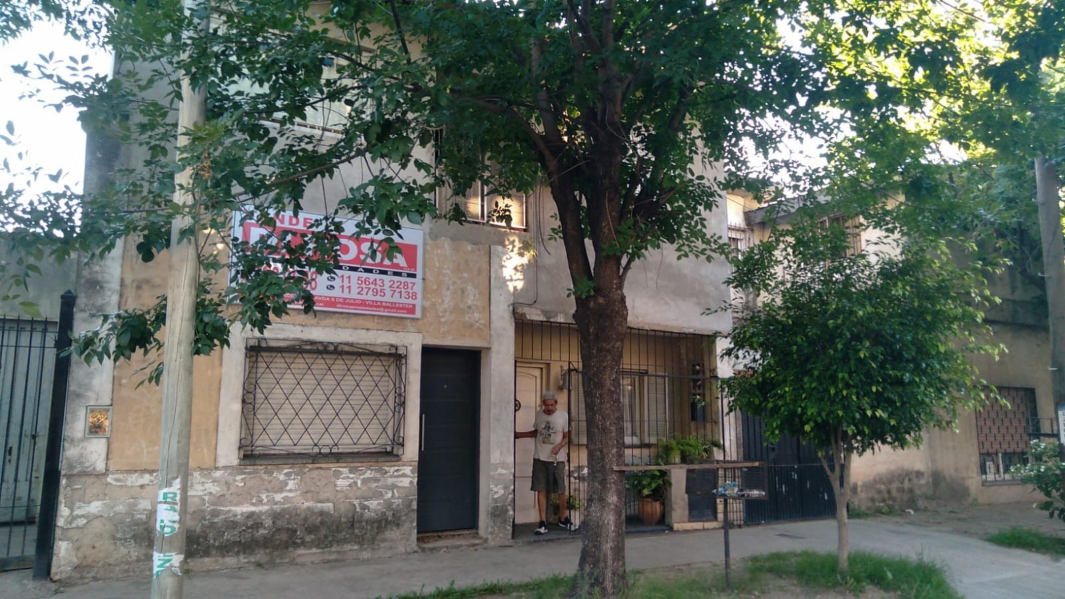 EXCELENTE PROPIEDAD MULTI FAMILIAR en VILLA BALLESTER  6 AMB, COCHERA Vs AUTOS, FDO LIBRE
