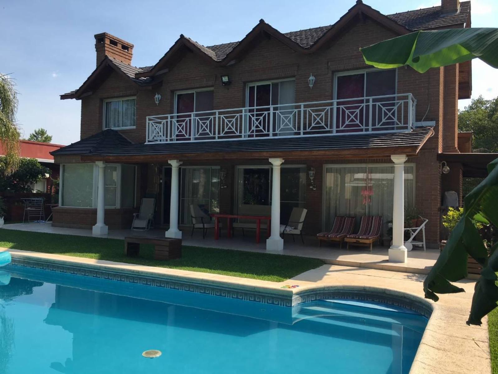 APTA CRÉDITO. Fincas de Maschwitz. Hermoso chalet en excelente estado c/piscina