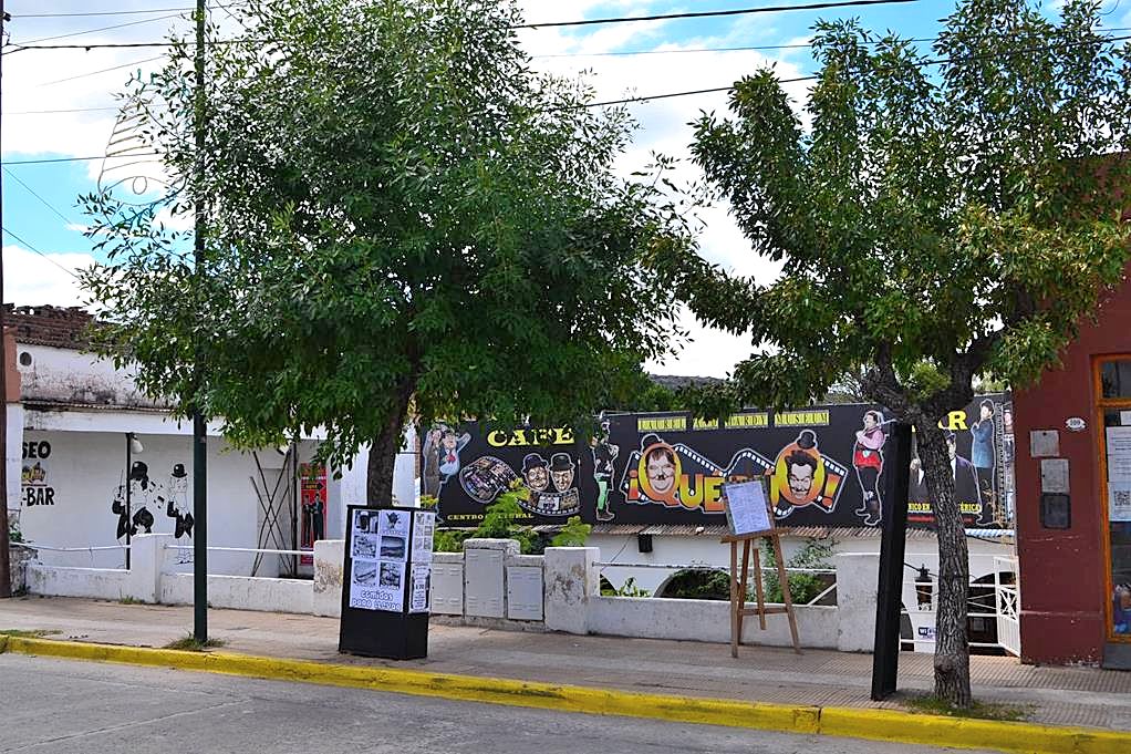 En TANTI frente a plaza central del pueblo · Punilla — foto 8
