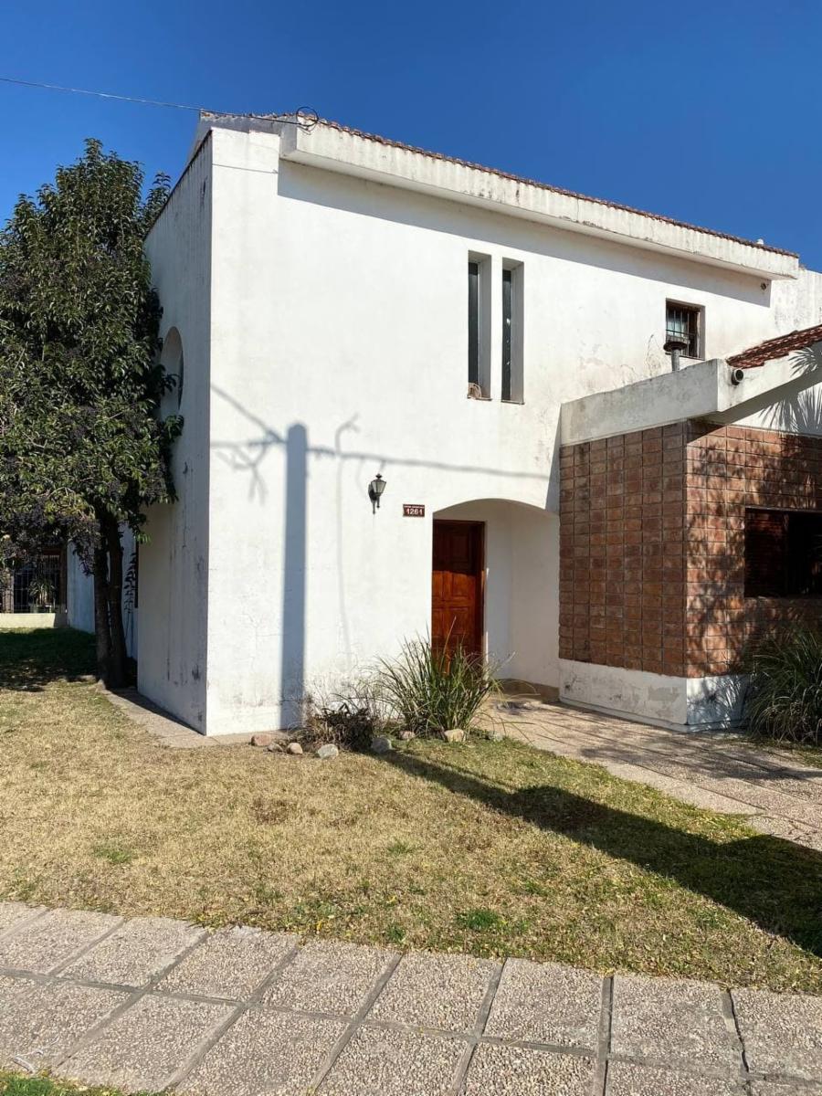Casa de 2 plantas en barrio Abilene