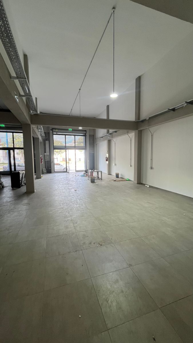 EN ALQUILER LOCAL COMERCIAL DE 115 m2 SOBRE AV. ROCA · Capital — foto 3