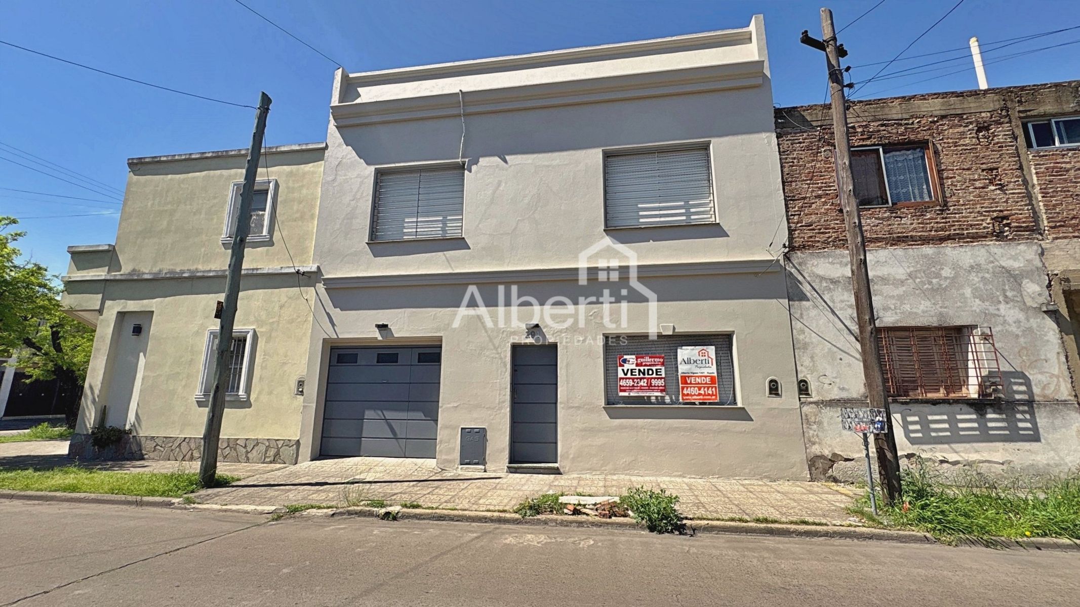 VENTA CASA 4 AMBIENTES EN HAEDO NORTE.