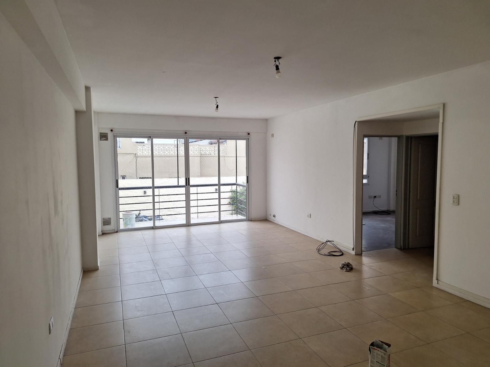 DEPARTAMENTO 3 AMBIENTES CONTRAFRENTE CON BALCON, PATIO Y GARAGE