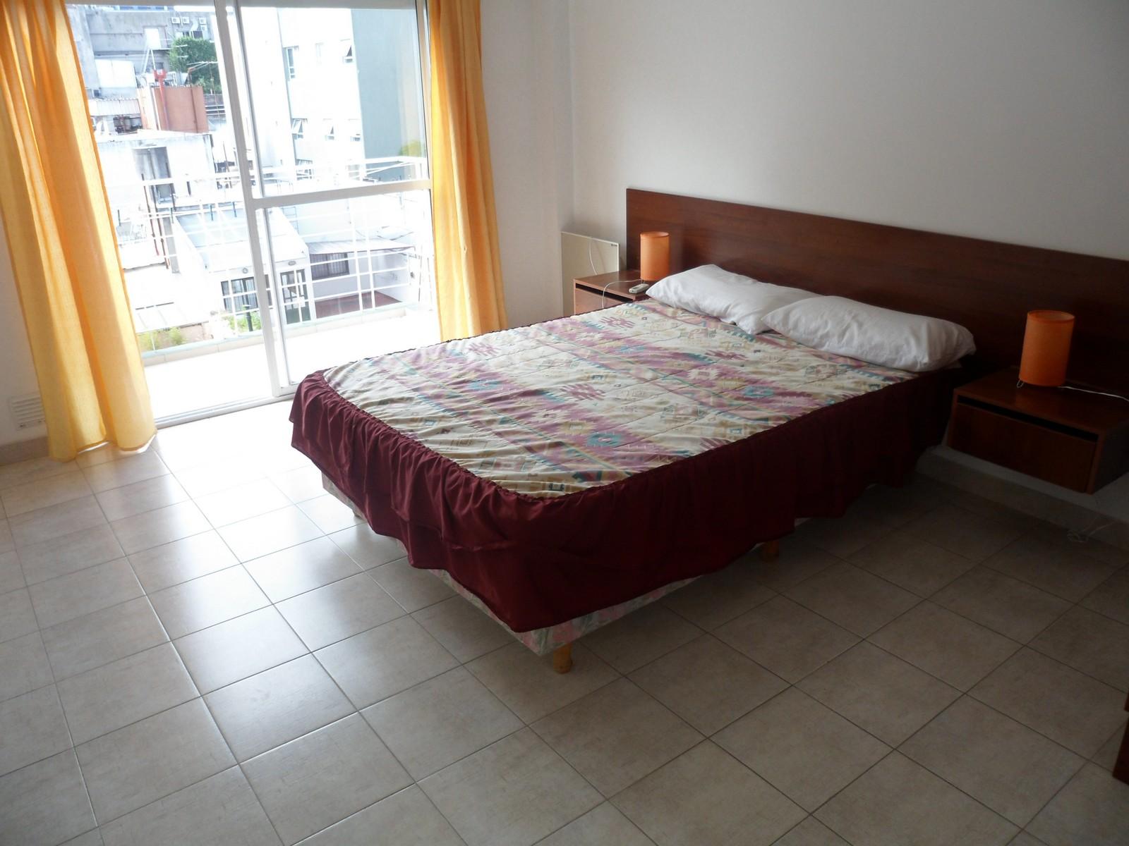 DEpto de 2 ambientes con balcon en la esquina del Hospital