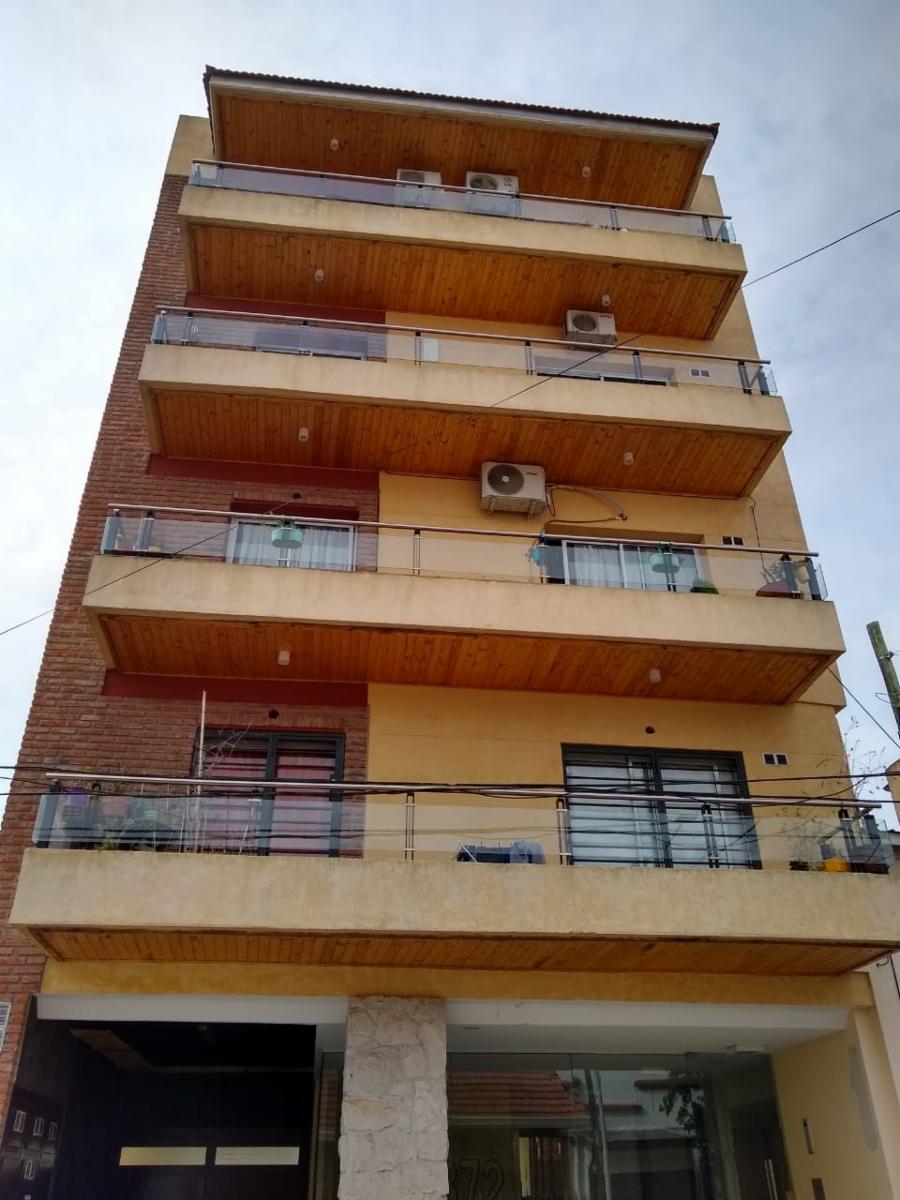 VENTA DEPARTAMENTO 2 AMBIENTES  AMPLIO CON VESTIDOR Y COCHERA CUBIERTA WILDE