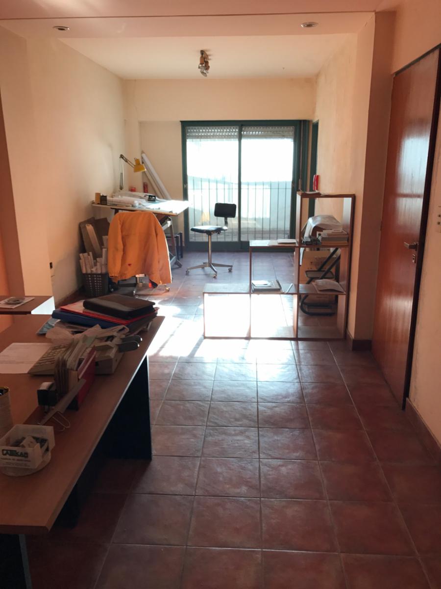 Departamento 2 ambientes al frente con patio