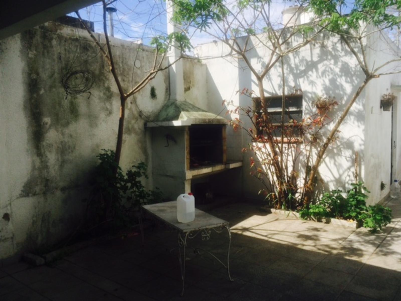 M. T. de Alvear 1280 · Quilmes — foto 4