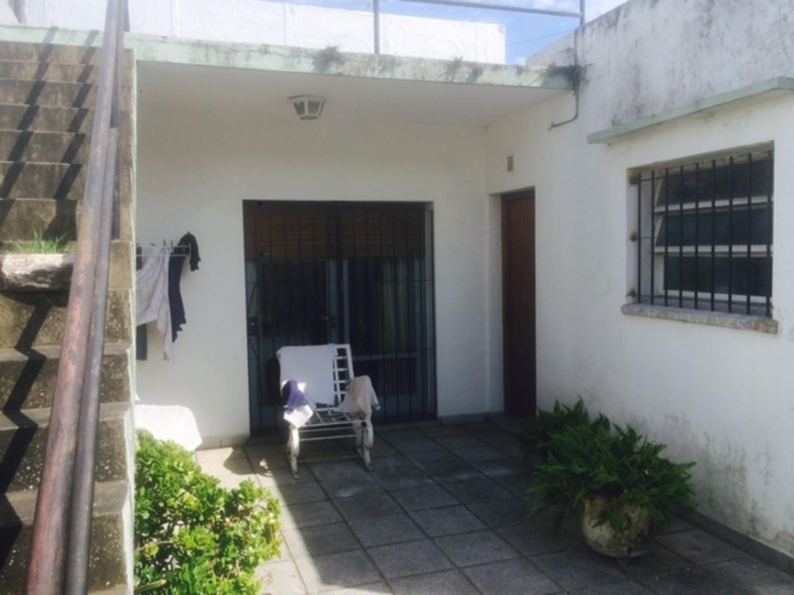 M. T. de Alvear 1280 · Quilmes — foto 5