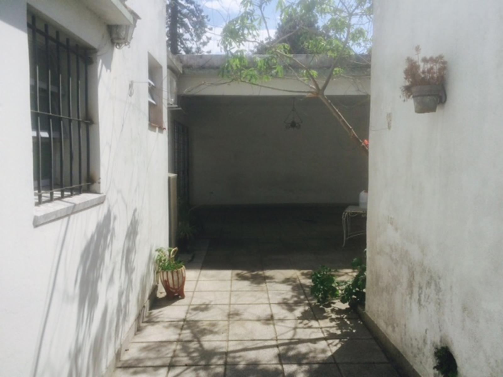 M. T. de Alvear 1280 · Quilmes — foto 6