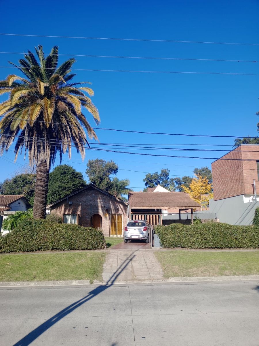 VENTA - Excelente lote de 17 x 42 - Ideal 2 familias CASTELAR NORTE