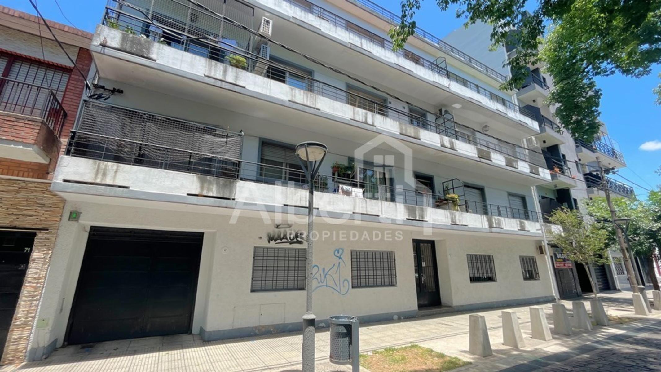 VENTA DEPARTAMENTO 4 AMBIENTES EN HAEDO CENTRO.