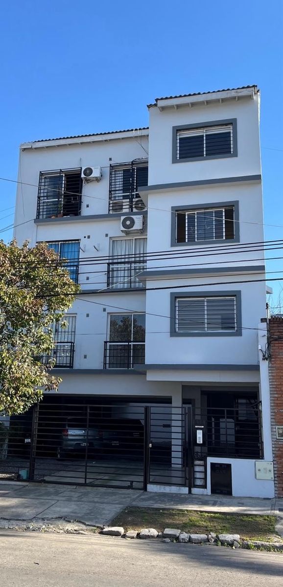 Castro Cambon 215 · Morón — foto 8