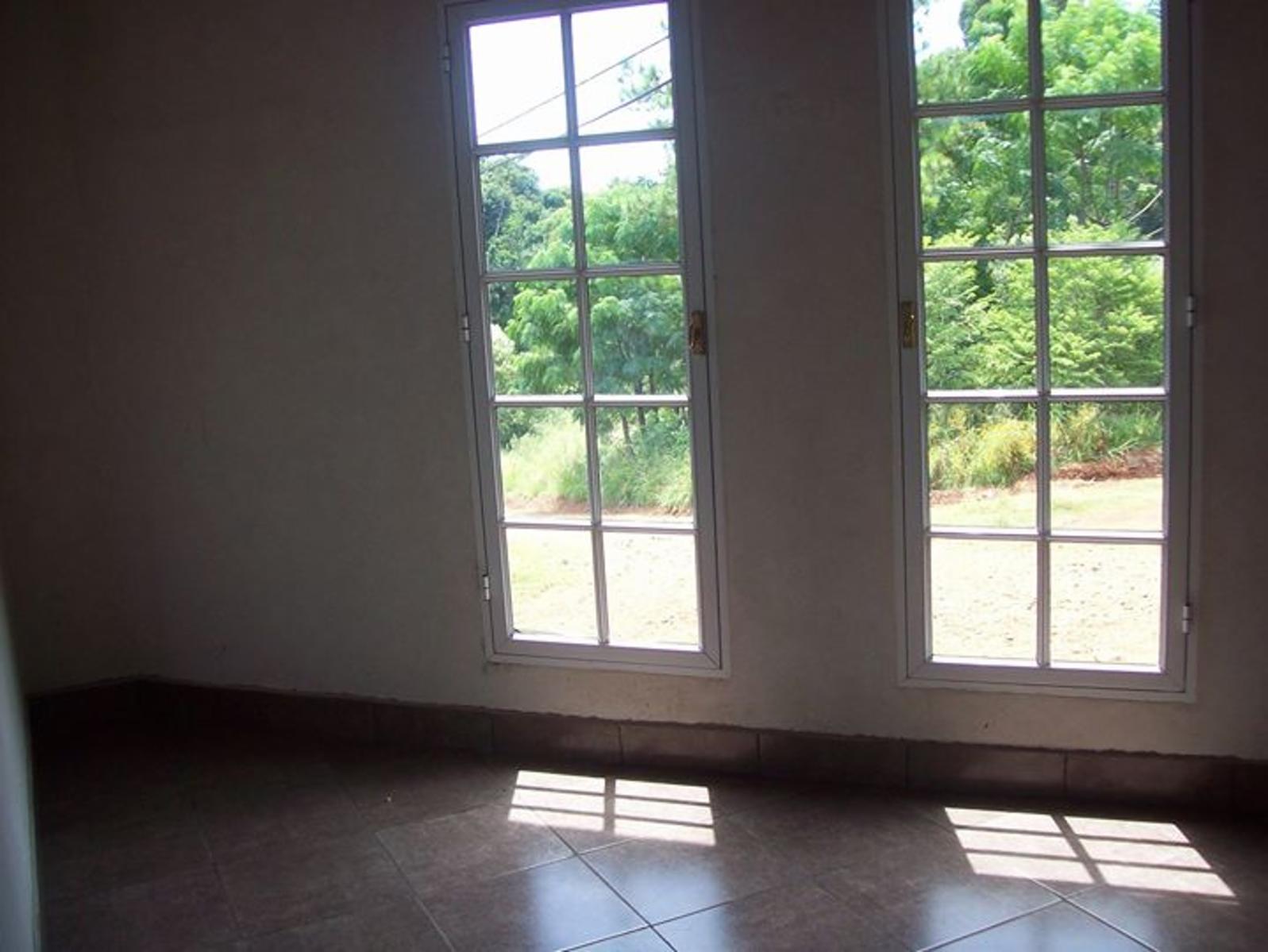 HERMOSA CASA EN ALQUILER · Leandro N. Alem — foto 3