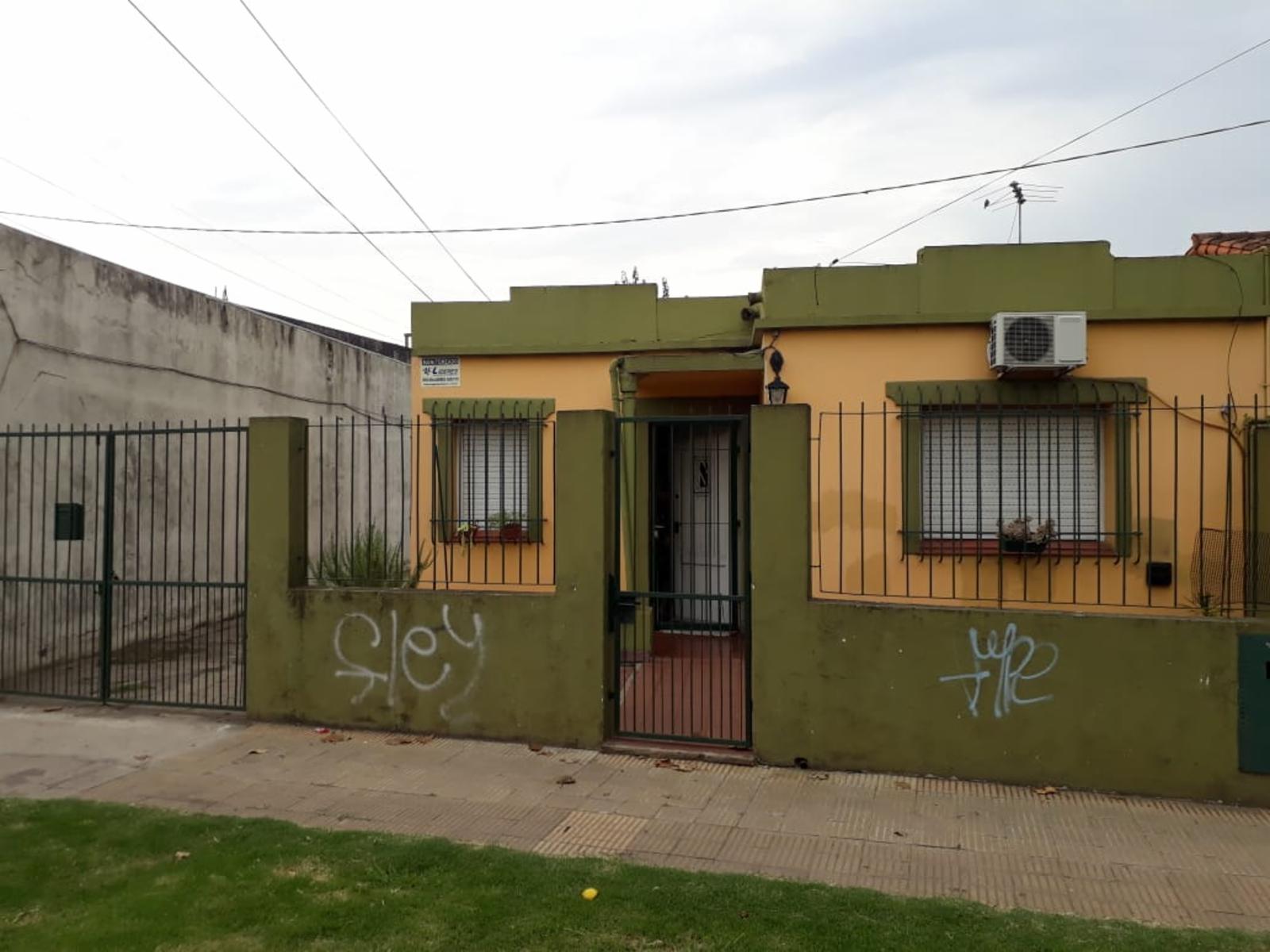 Venta de ph al frente sobre avenida Espora