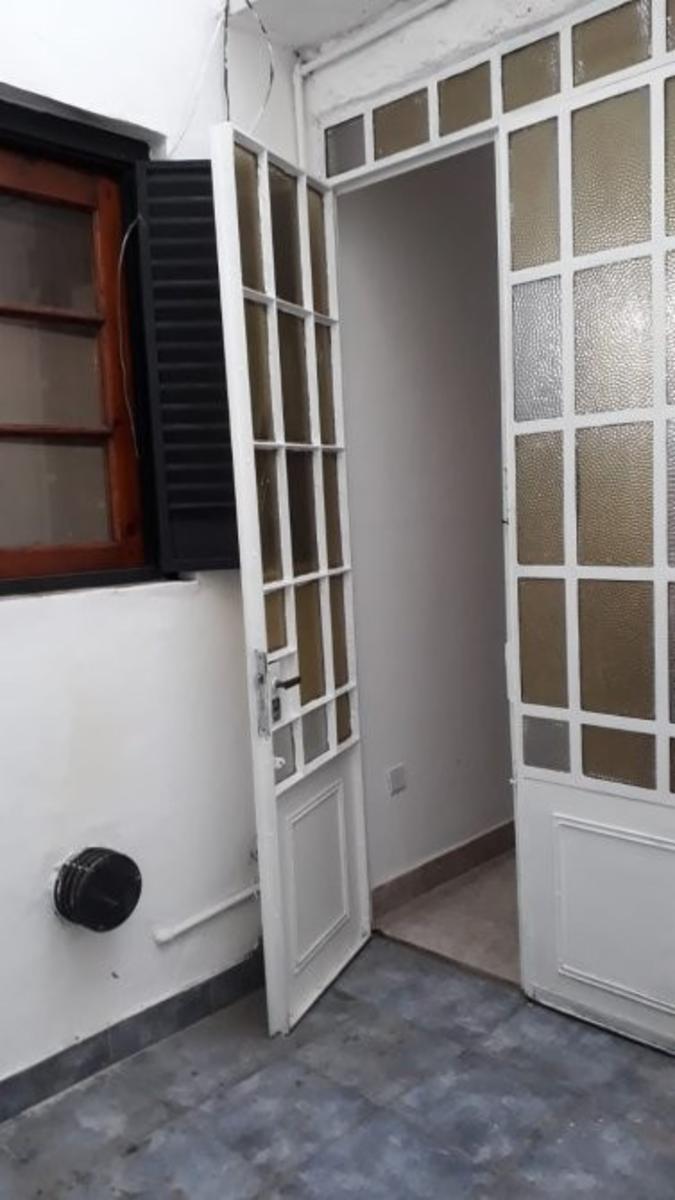 LITUANIA 1238 · Lanús — foto 11