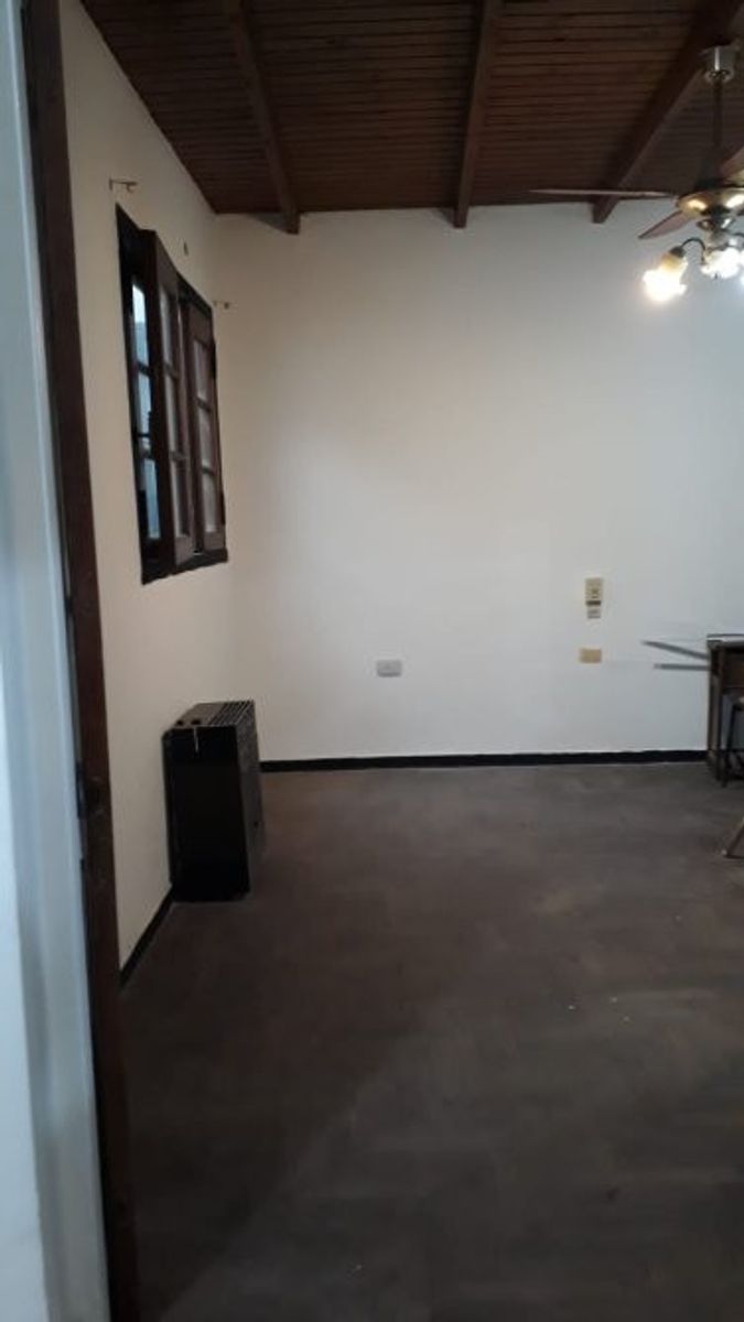 LITUANIA 1238 · Lanús — foto 3