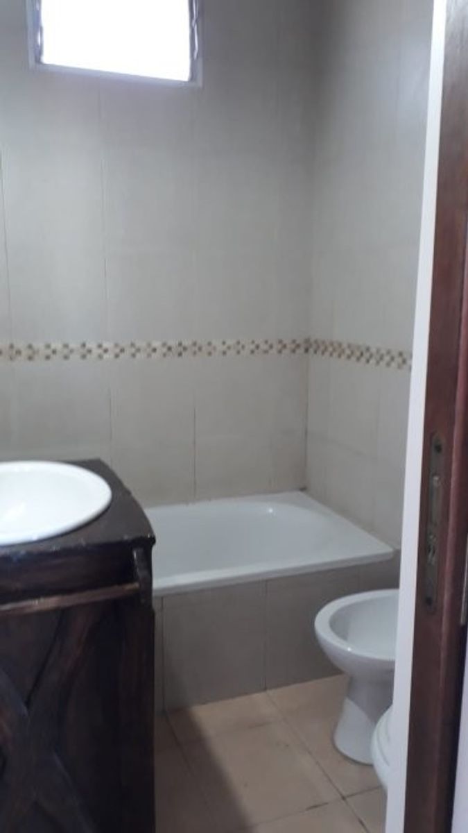 LITUANIA 1238 · Lanús — foto 4