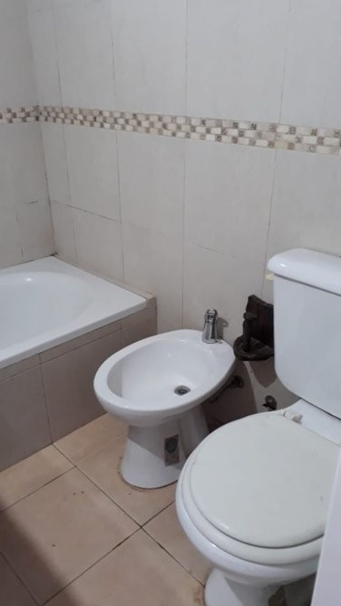 LITUANIA 1238 · Lanús — foto 5