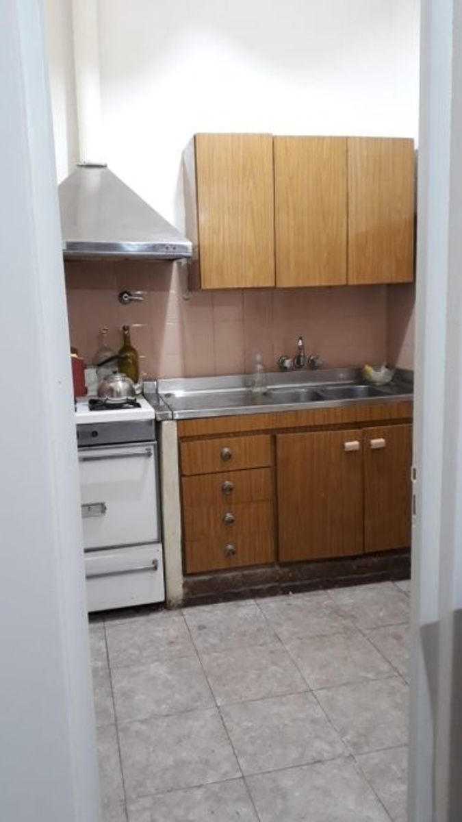 LITUANIA 1238 · Lanús — foto 6