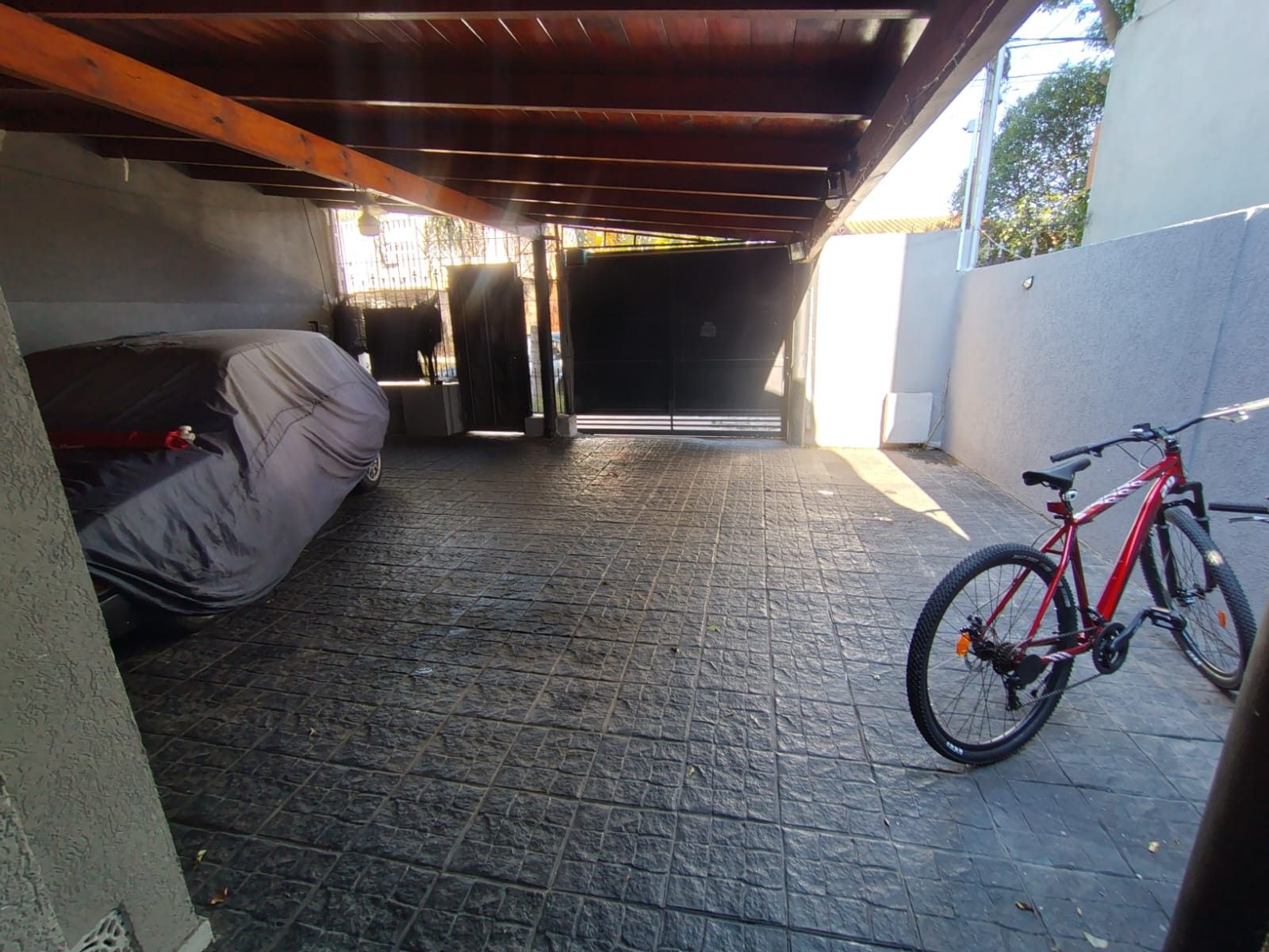 QUIRNO COSTA 669 · Lanús — foto 8
