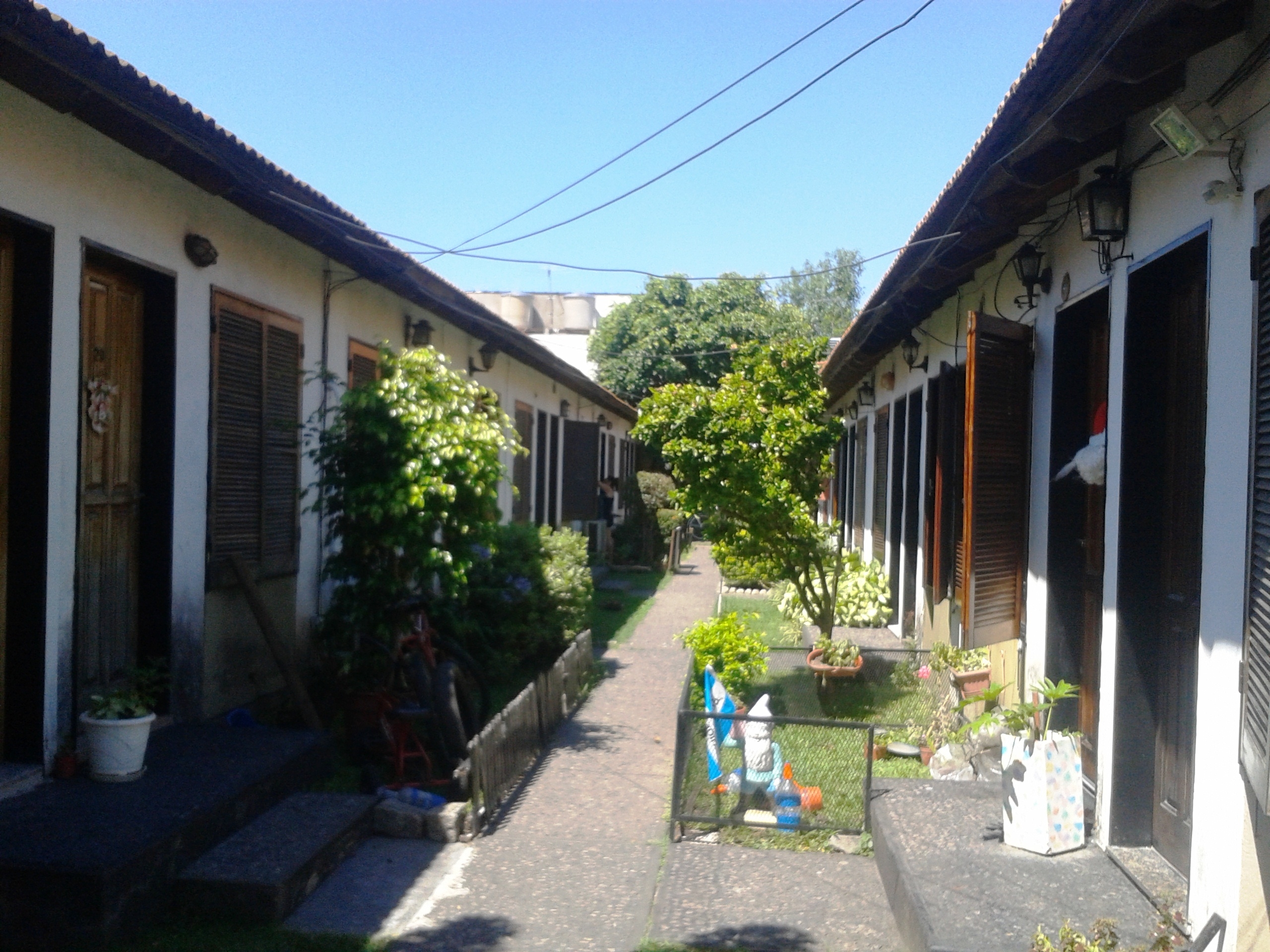 Colombres al 900 · Morón — foto 3