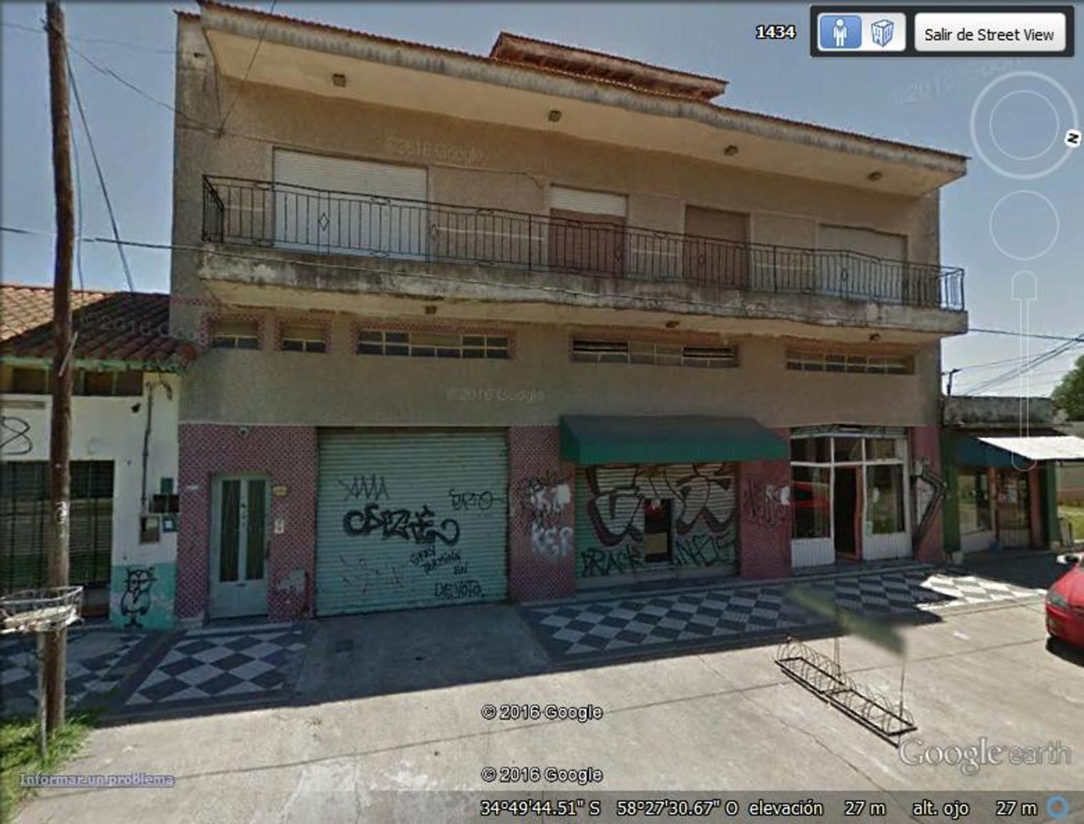Chalet de 6 amb + 2 locales + cocheras. s/ lote de 15x45mts