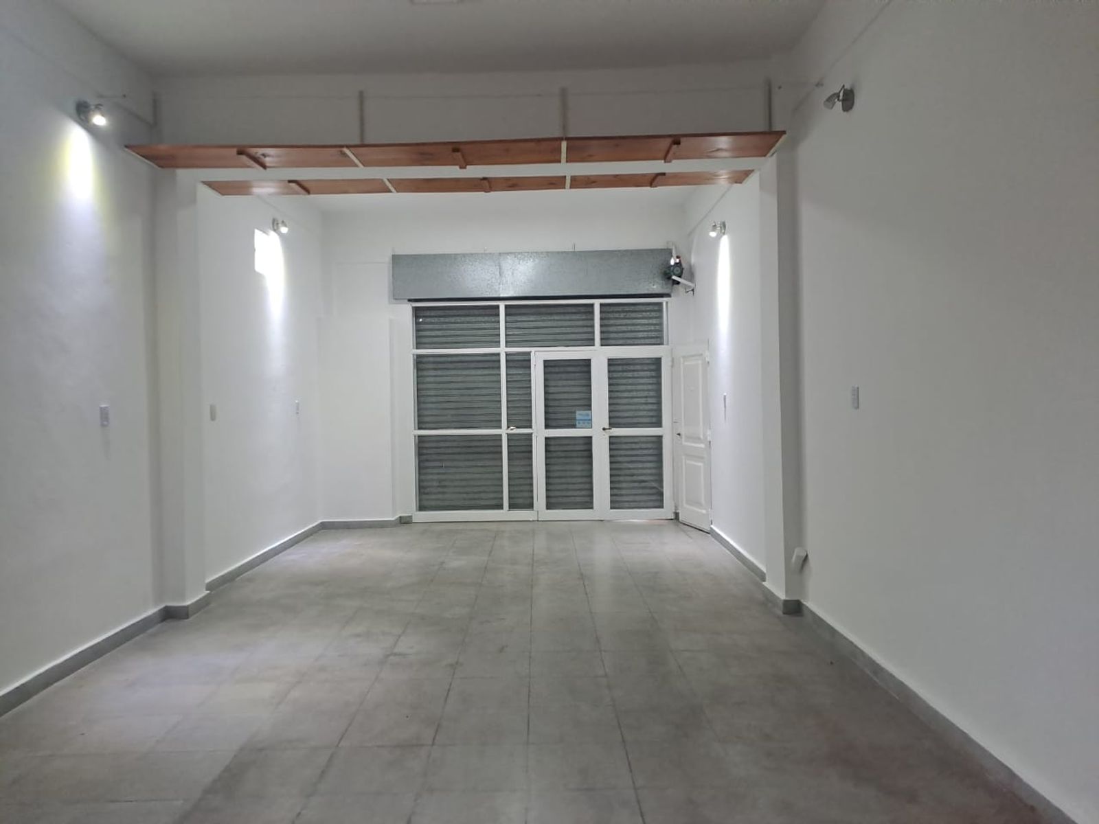 LA TABLADA-ALQUILER - LOCAL-