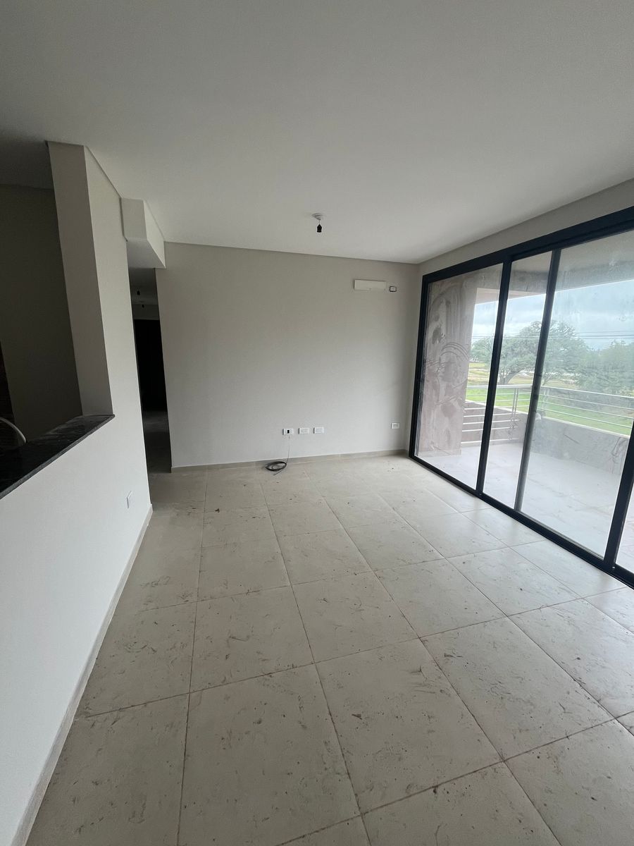 VENTA DEPARTAMENTO DOS DORMITORIOS CON BALCON EN L Y COCHERA · Lules — foto 6
