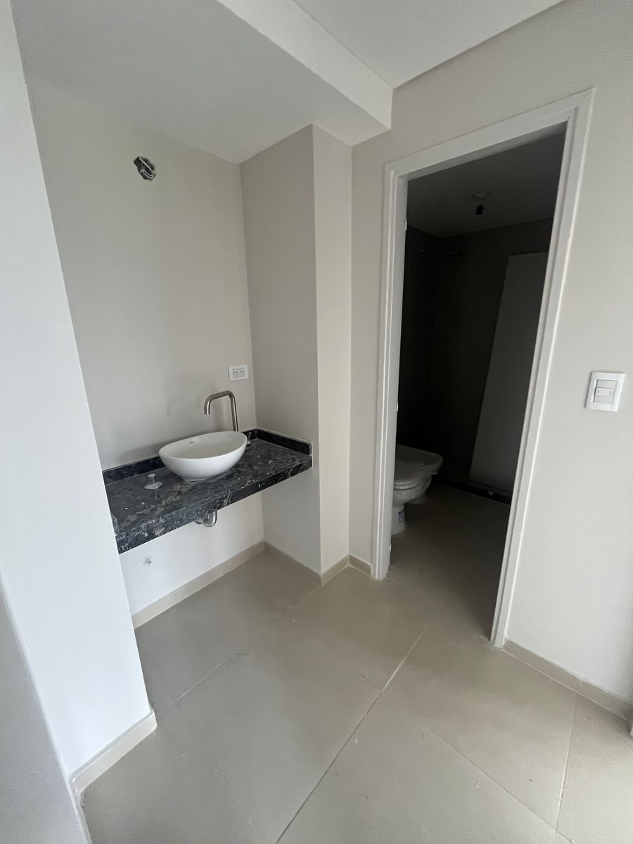 VENTA DEPARTAMENTO DOS DORMITORIOS CON BALCON EN L Y COCHERA · Lules — foto 7