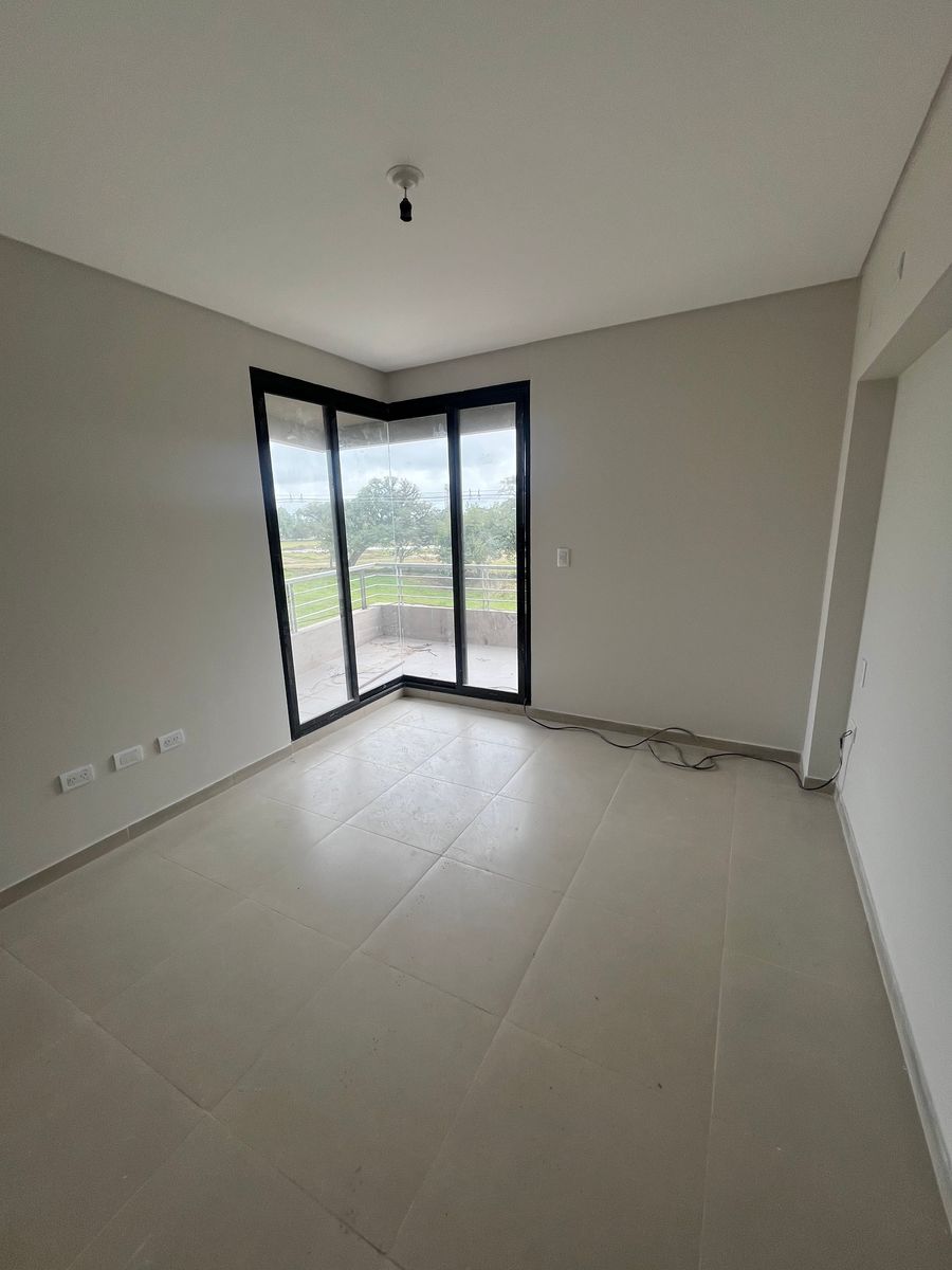VENTA DEPARTAMENTO DOS DORMITORIOS CON BALCON EN L Y COCHERA · Lules — foto 10