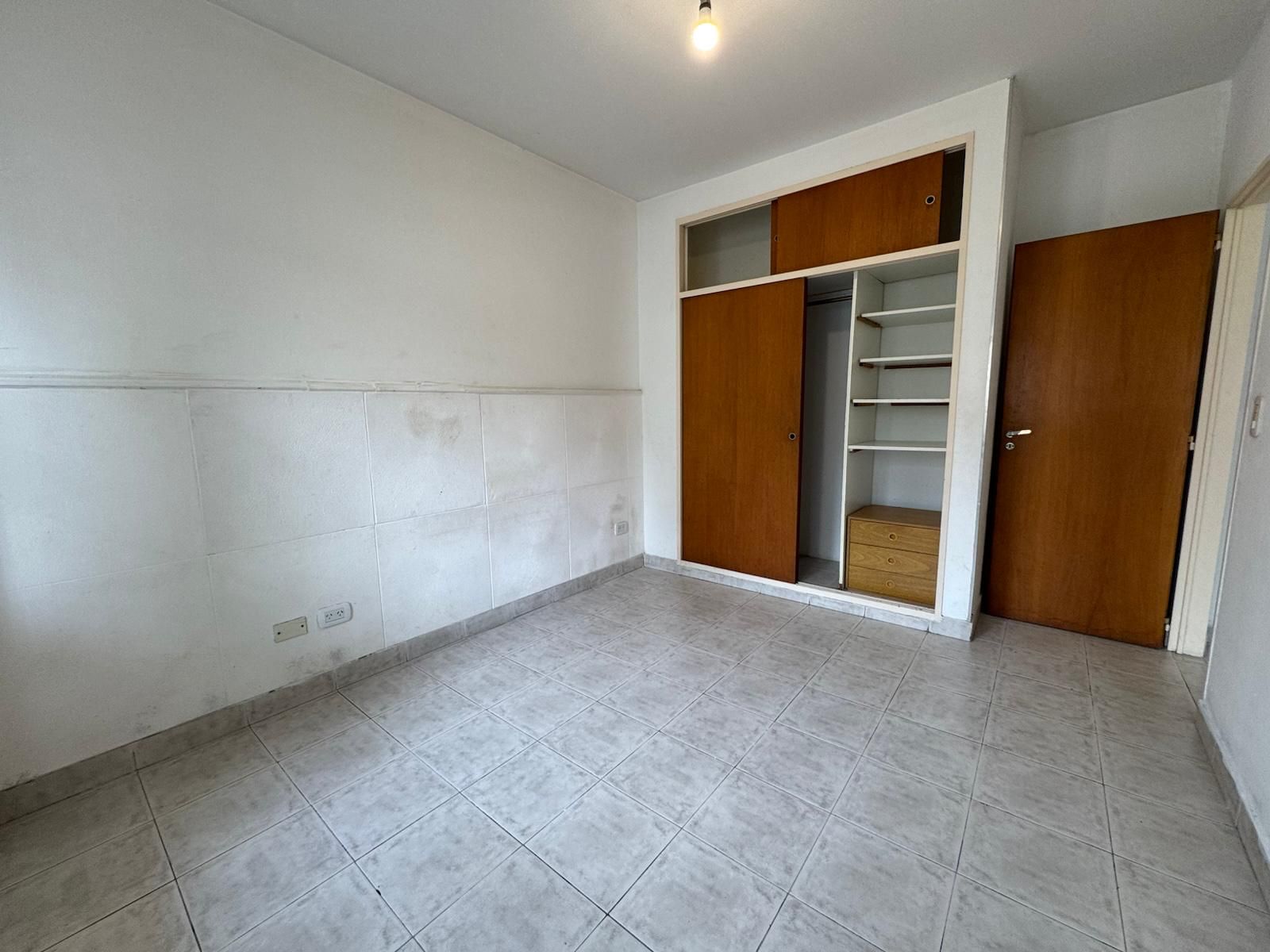 GELLY Y OBES 517 · Morón — foto 5