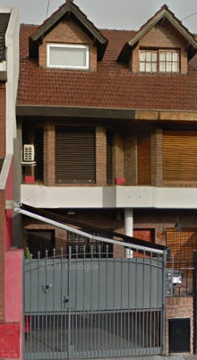 Venta Triplex 4 ambientes al frente con cochera Ramos Mejia