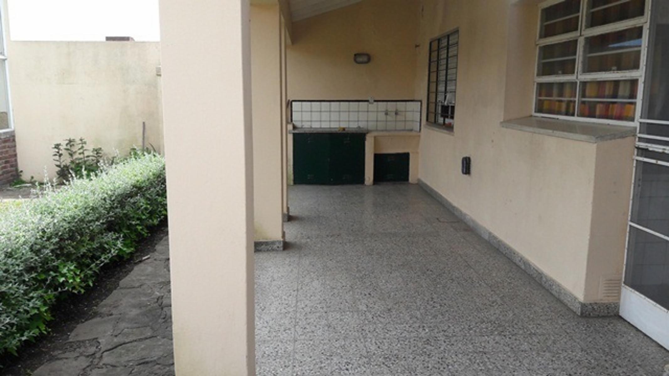 calle31e30y32 · General Alvarado — foto 12
