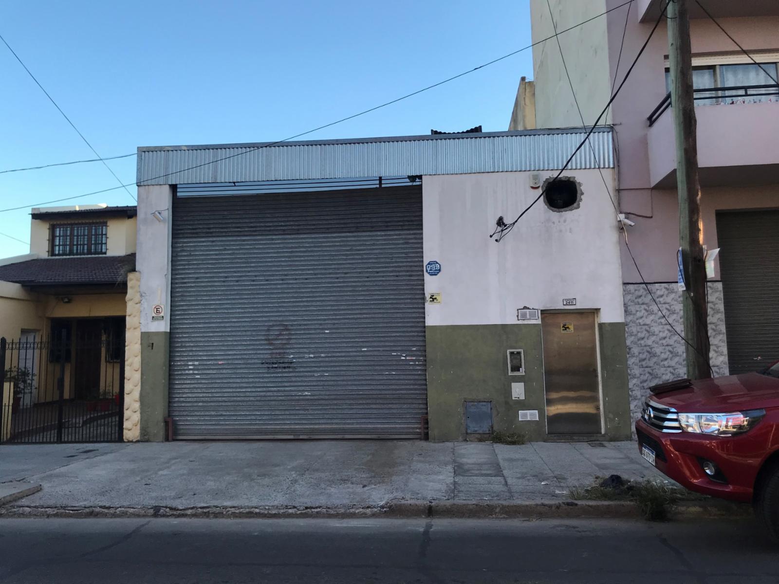 VENTA - VILLA CELINA - GALPON 8,66 X 25,00 - A METROS DE CHILAVERT,  EN LA MEJOR ZONA COMERCIAL, POLO TEXTIL