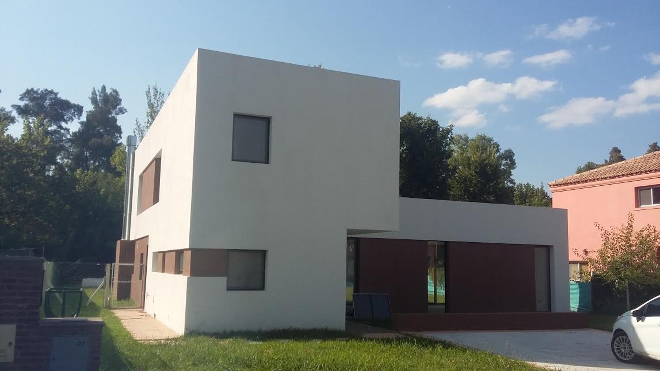 VENTA CASA A ESTRENAR. BARRIO LA PILARICA. PILAR