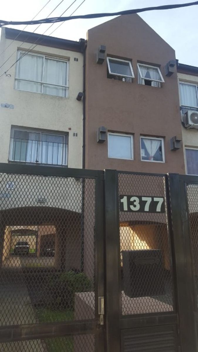 DEPARTAMENTO DE 2 AMBIENTES EN MORON A LA VENTA