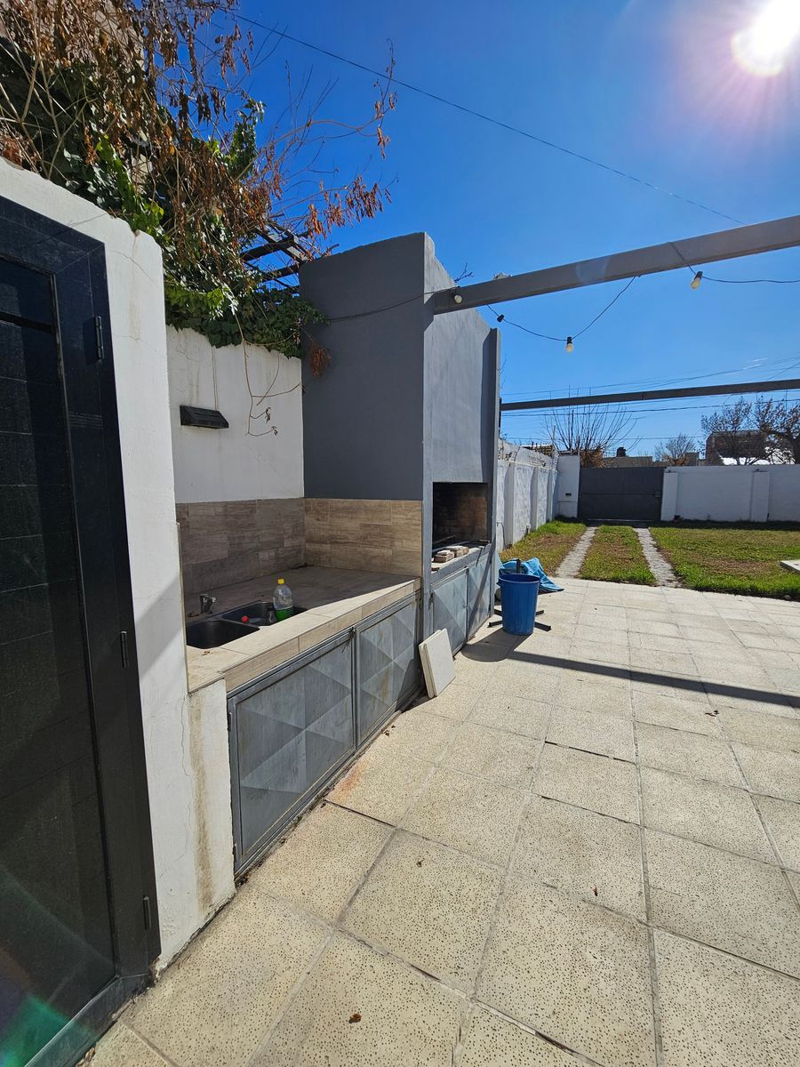 Uruguay y Neuquen · General Roca — foto 4