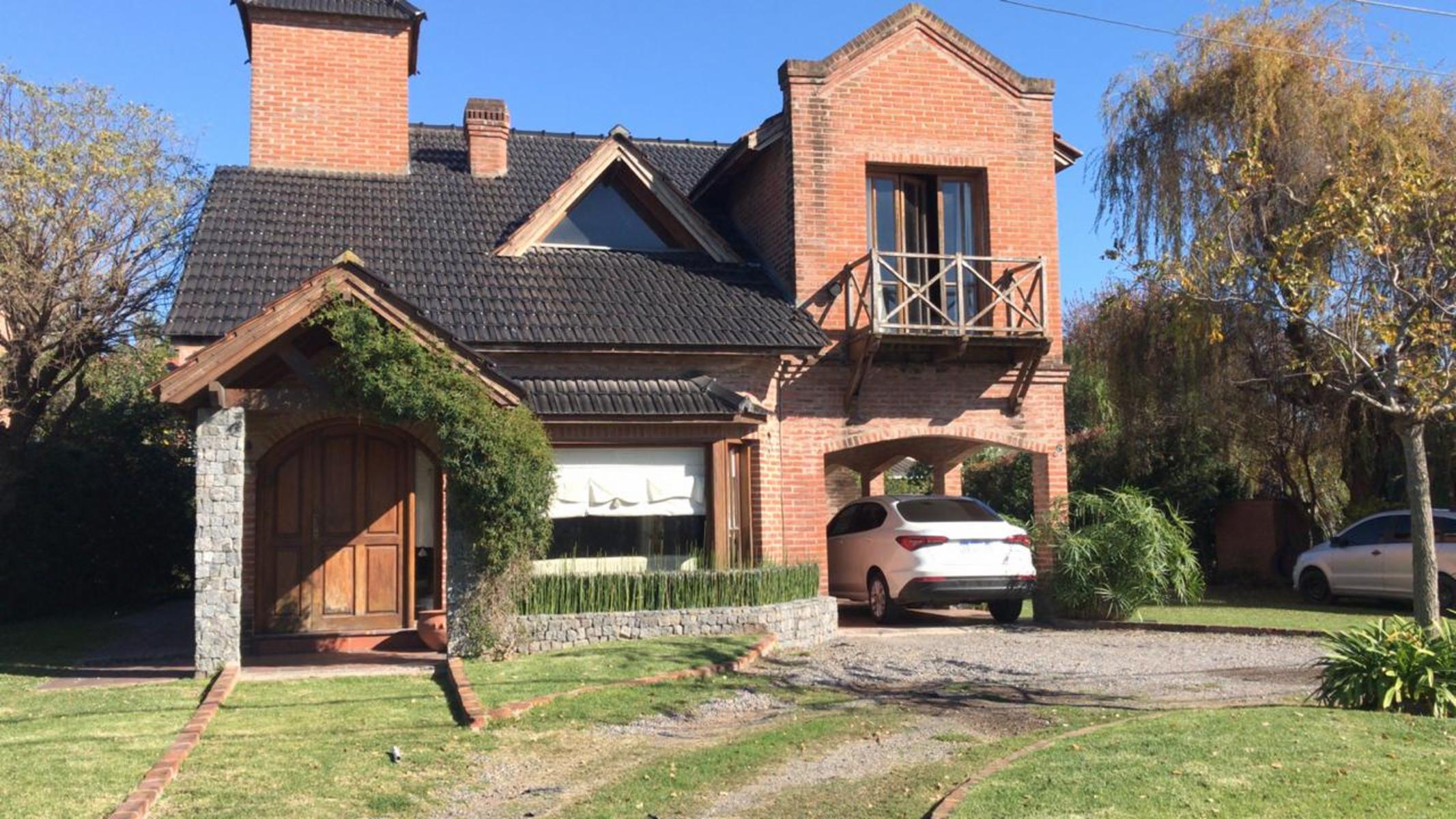 CHALET 5 AMBIENTES - COUNTRY CLUB BANCO PROVINCIA