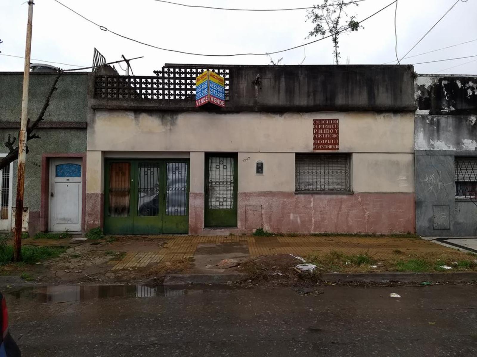 CASA 3 AMBIENTES A REFACCIONAR. M.THOMPSON 1300. C.MADERO