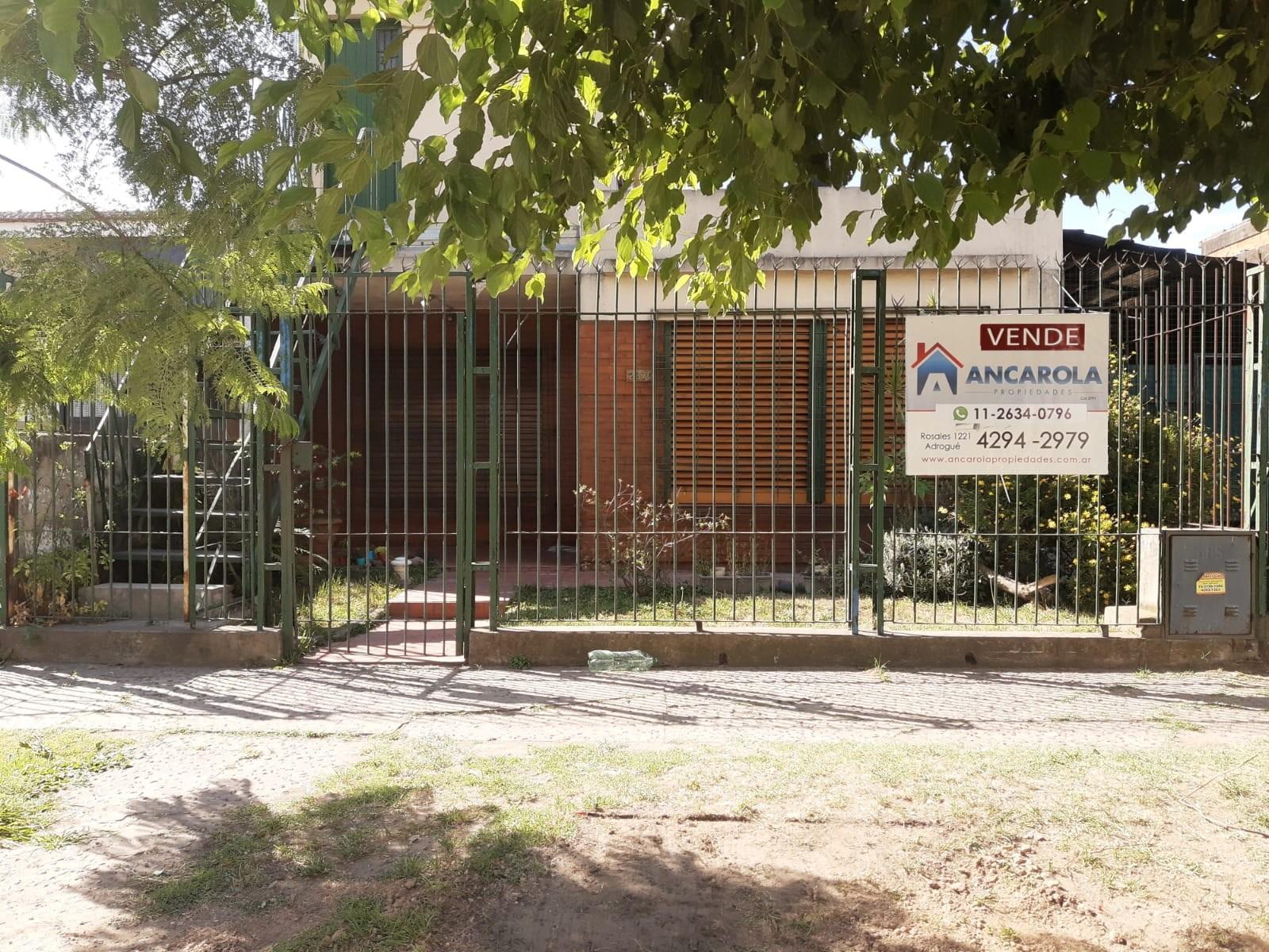 Venta de casa con tres departamentos