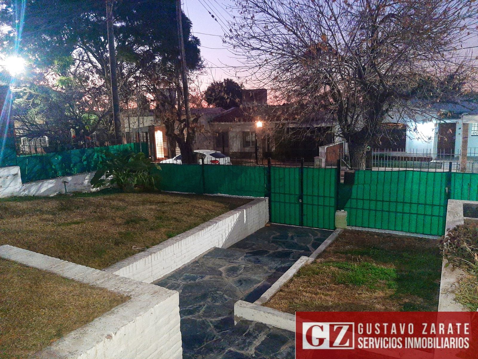 CASA EN VENTA 4 DORMITORIOS CON PATIO Y GARAGE- Parque Vélez Sarsfield