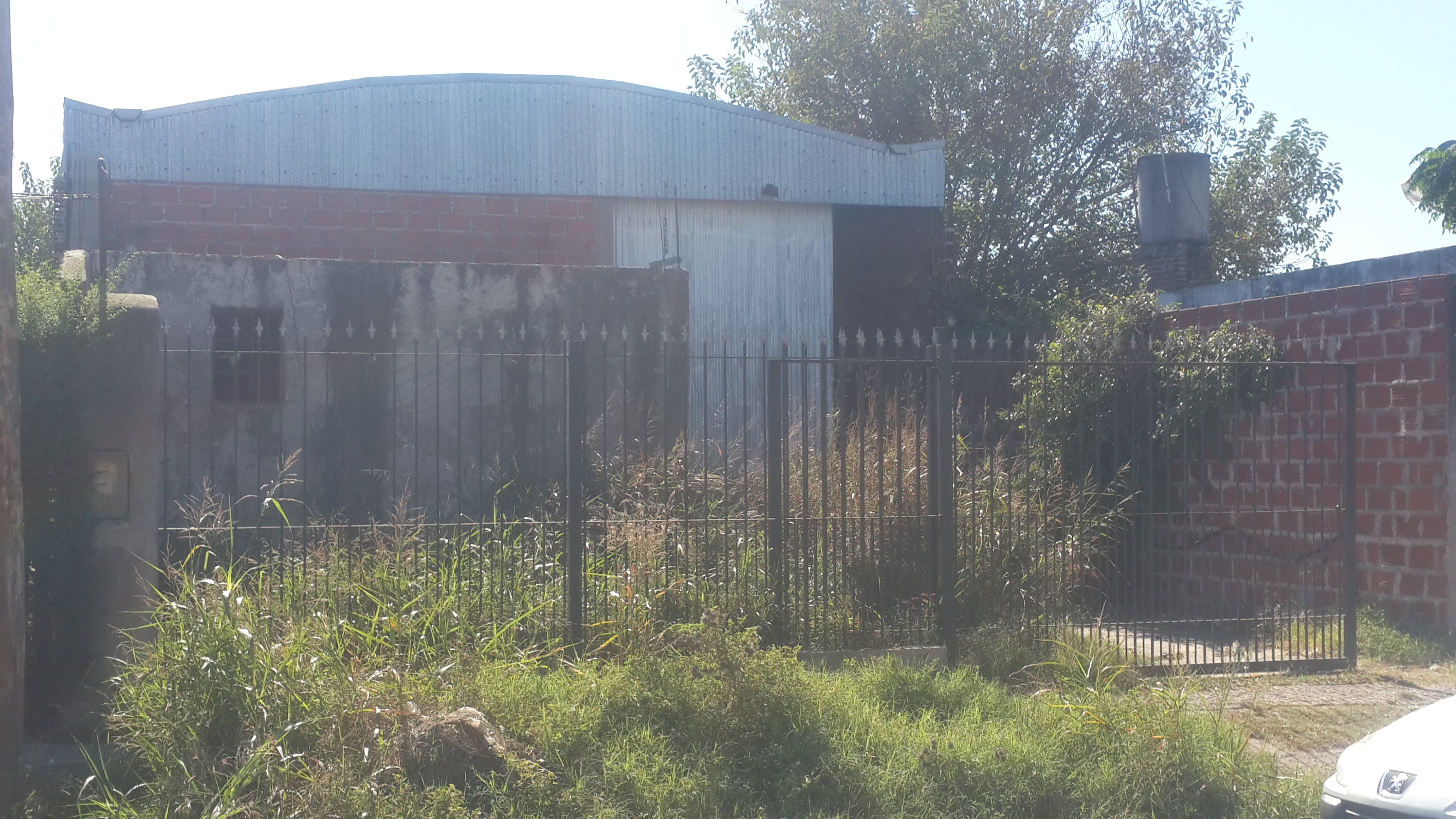 GRAN OPORTUNIDAD - Galpón de 200 M2 Cubiertos con techo Parabólico