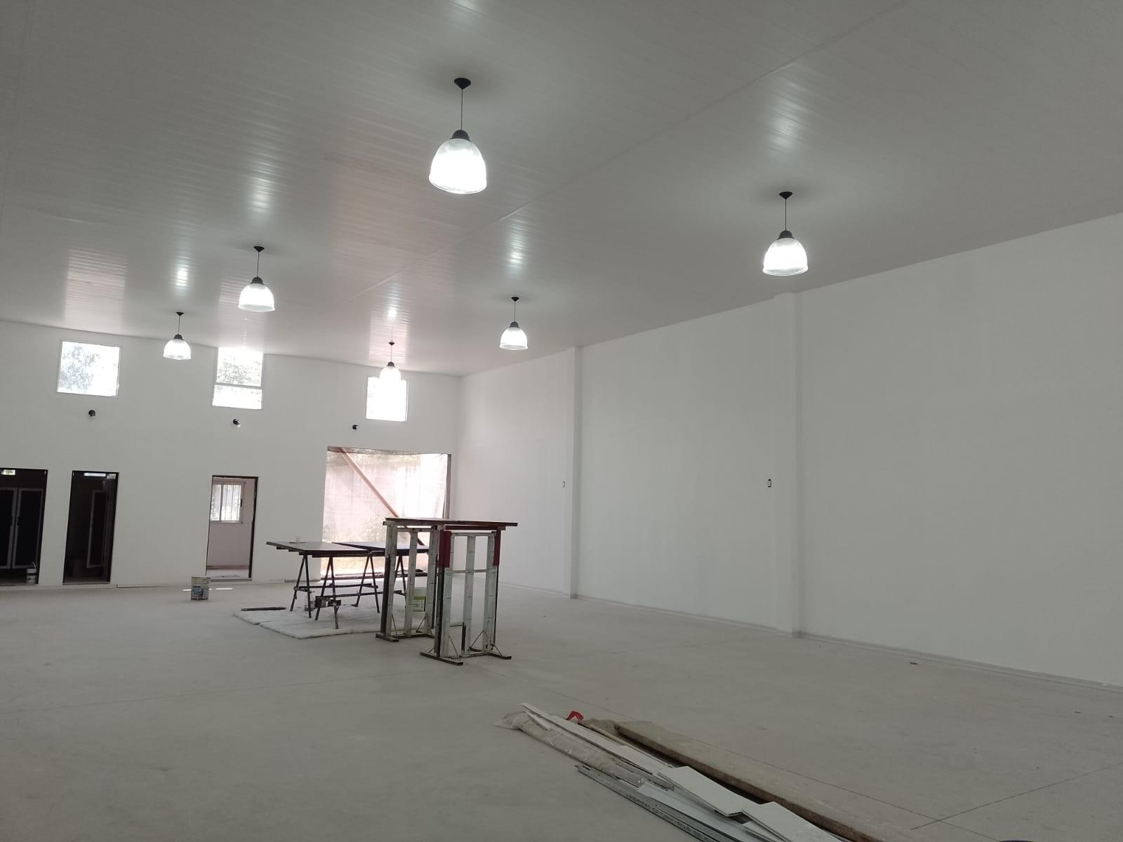 Alquiler de importante salón comercial en San Vicente