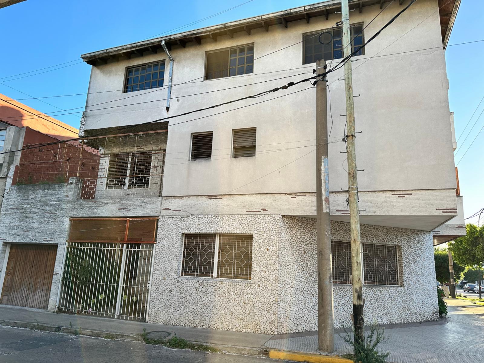 AVDA. V. SARSFIELD 1200 · La Matanza — foto 14