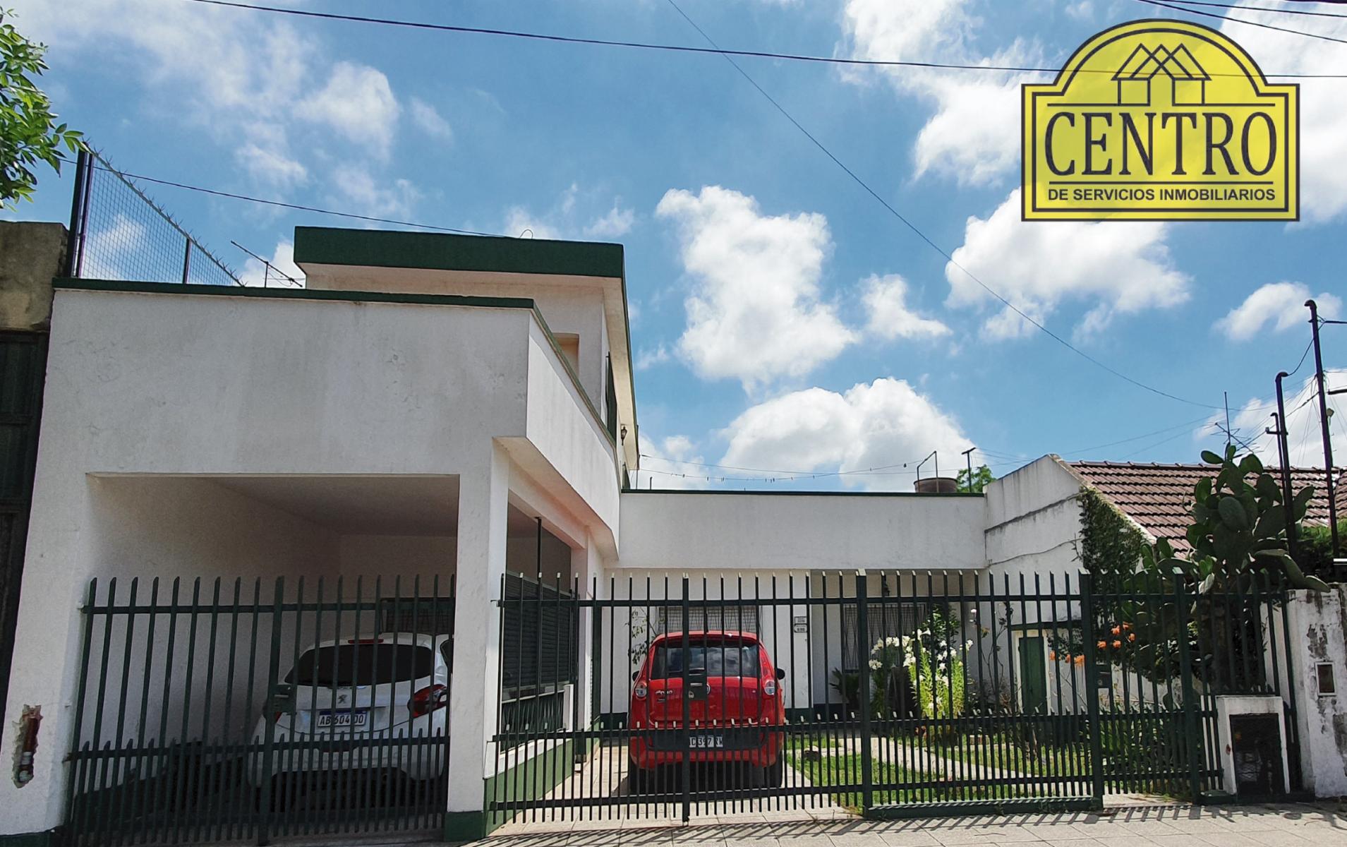 Casa 4 Ambientes, en dos plantas, excelente construccion, dos dormitorios, dos baños, cochera. NUEVO PRECIO, OPORTUNIDAD