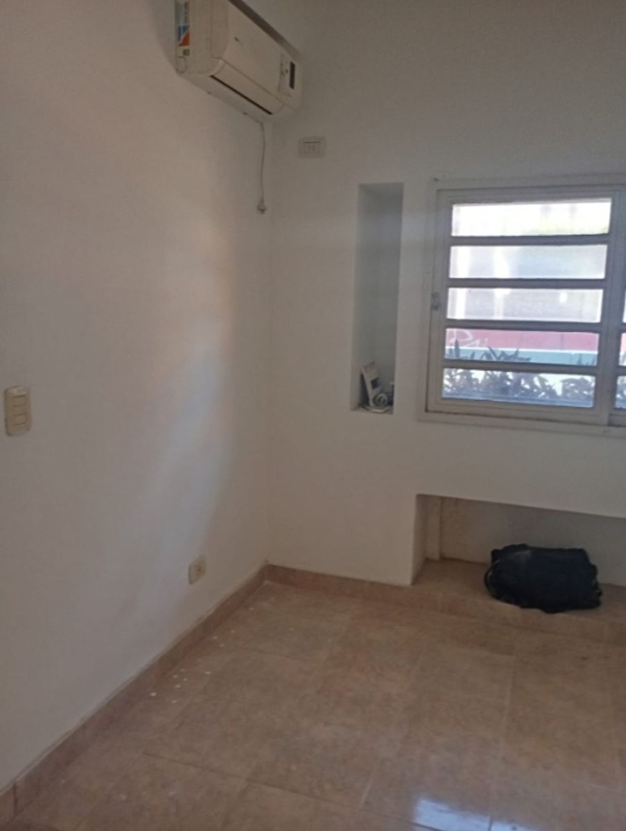 Int Grant 84 · Morón — foto 3